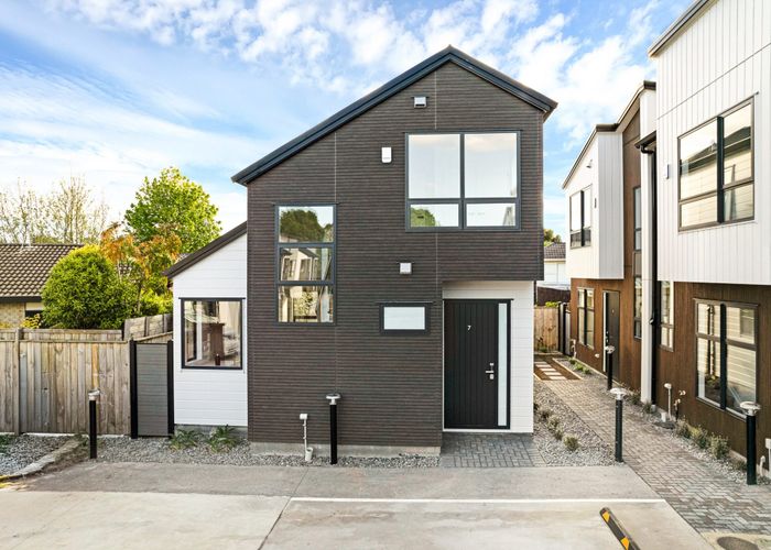  at 83-87 Cascades Road, Pakuranga Heights, Manukau City, Auckland