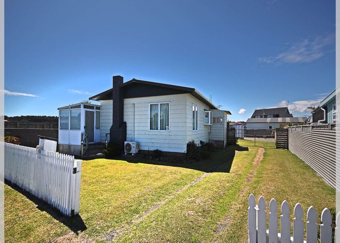  at 8 Hart Street, Foxton Beach, Horowhenua, Manawatu / Whanganui