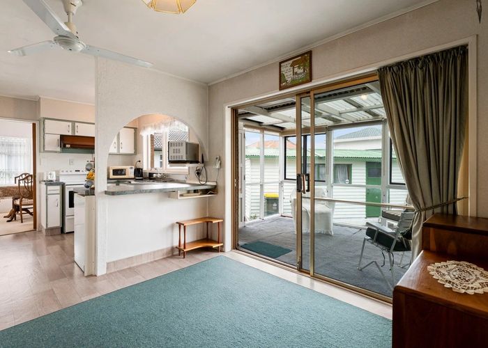  at 21 Hedge Row, Sunnyhills, Manukau City, Auckland