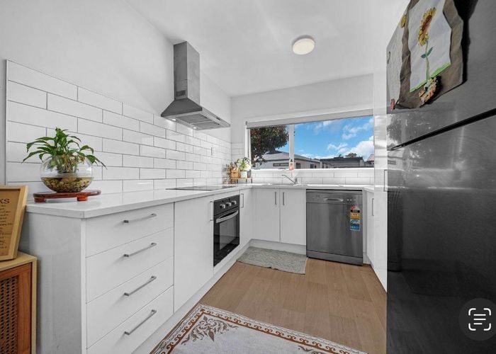  at 2/7 Barneys Farm Road, Clendon Park, Manukau City, Auckland