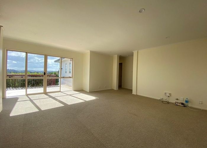  at 8 Canary Place, Unsworth Heights, North Shore City, Auckland