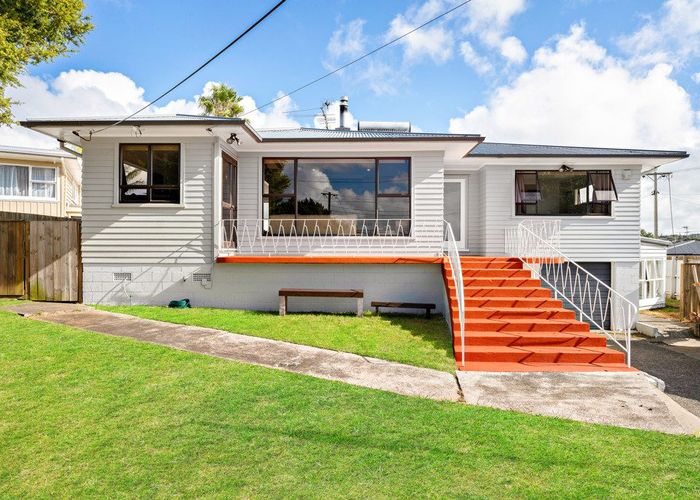  at 18 Murray Road, Te Atatu Peninsula, Auckland