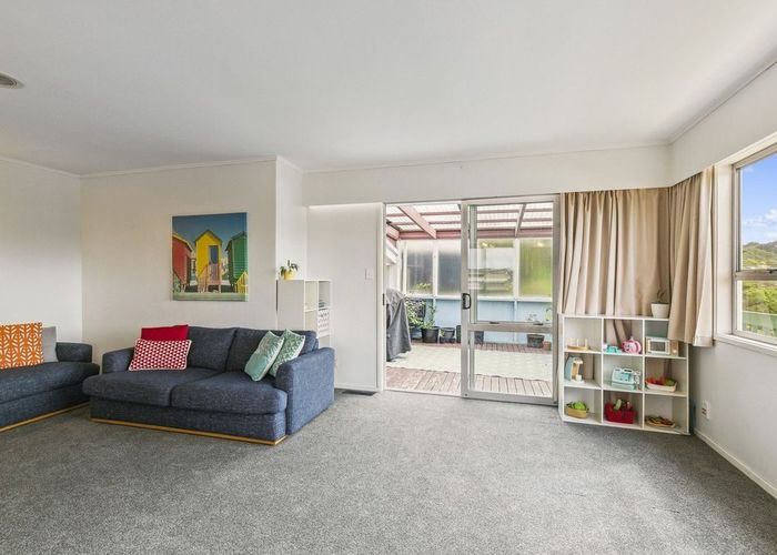  at 22 Waiwera Crescent, Maupuia, Wellington