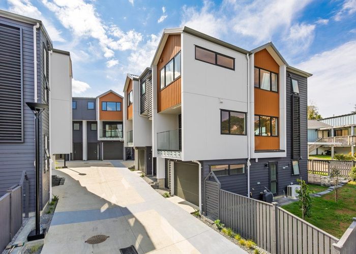  at 3/6 Woodhouse Place, West Harbour, Waitakere City, Auckland