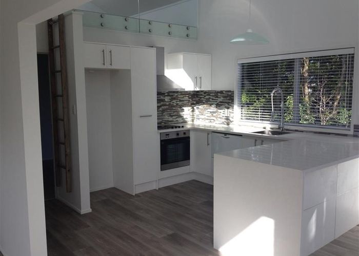  at 16 Heaton Grove, Chatswood, Auckland