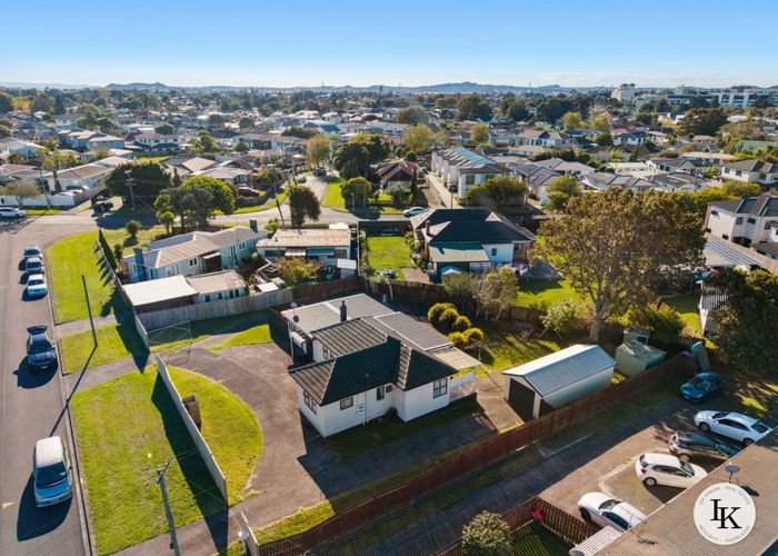  at 8 Gordon Road, Papatoetoe, Auckland