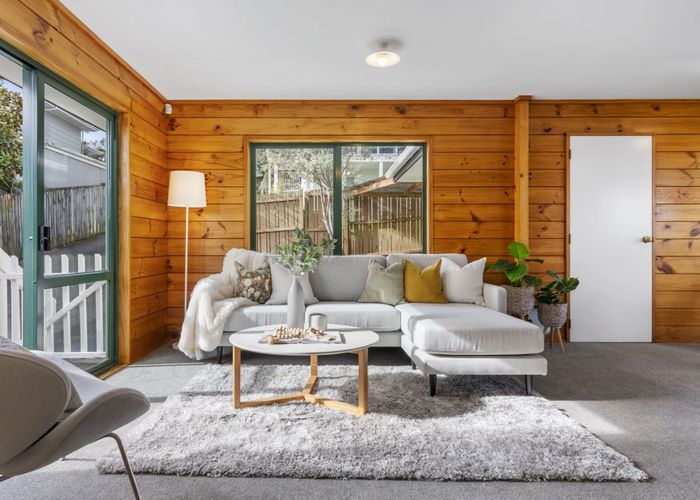  at 2/8 Mayfield Road, Glenfield, North Shore City, Auckland