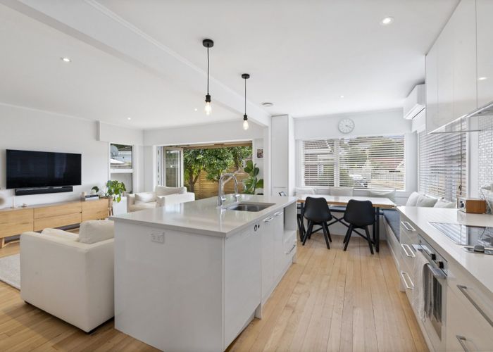  at 2/0 Wolsley Avenue, Milford, Auckland