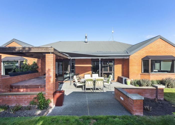  at 15 Stanton Place, Woodend, Woodend