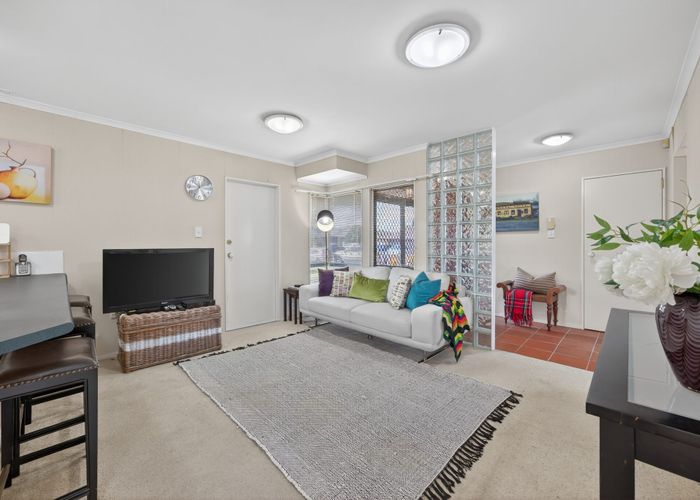  at 16 Newbegin Place, Weymouth, Manukau City, Auckland