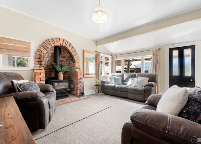  at 1044 Coast Road, Wainuiomata Coast, Lower Hutt
