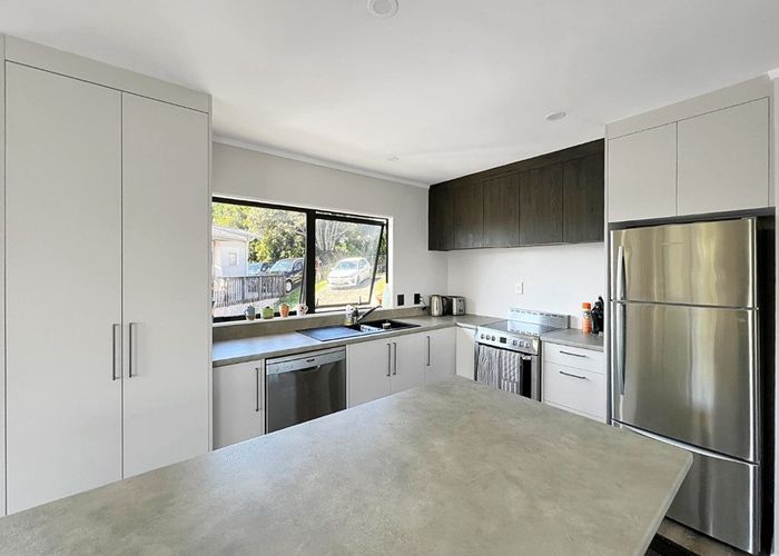  at 8 Longview Rise, Massey, Waitakere City, Auckland