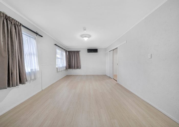  at 38 Pinedale Place, Henderson, Waitakere City, Auckland