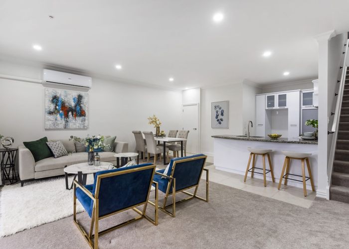  at 4/126 Stancombe Road, Flat Bush, Auckland