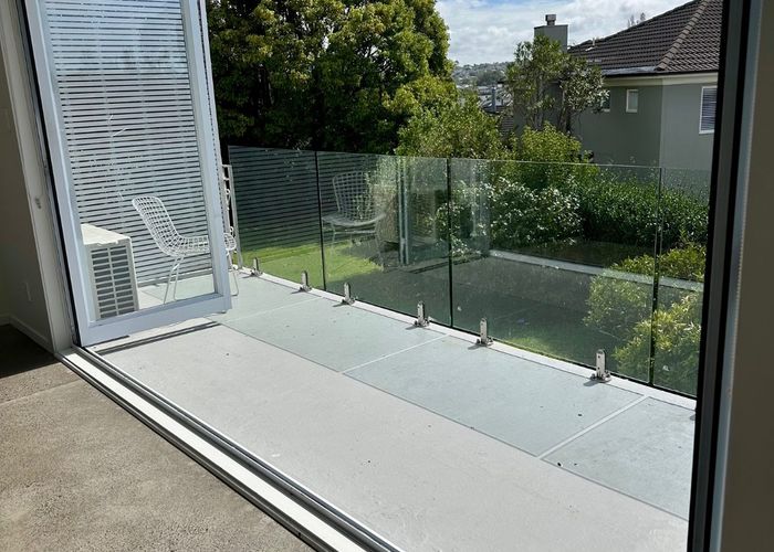  at 4/133 Shakespeare Road, Milford, North Shore City, Auckland