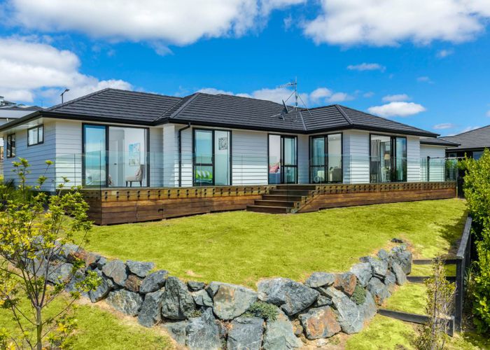  at 2 Ruth Craig Place, Stanmore Bay, Whangaparaoa