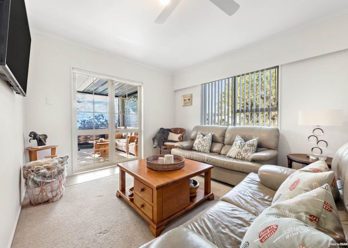  at 62 Gloria Avenue, Te Atatu Peninsula, Auckland