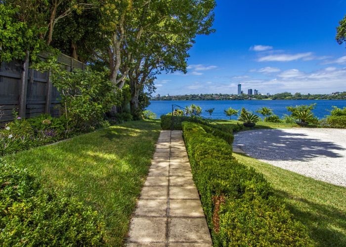  at 40 Shakespeare Road, Milford, Auckland