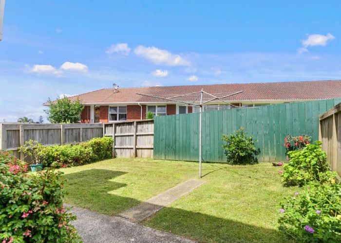  at 2/21 Evelyn Place, Hillcrest, North Shore City, Auckland