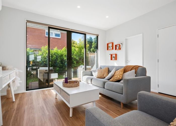  at 421B Glenfield Road, Glenfield, Auckland