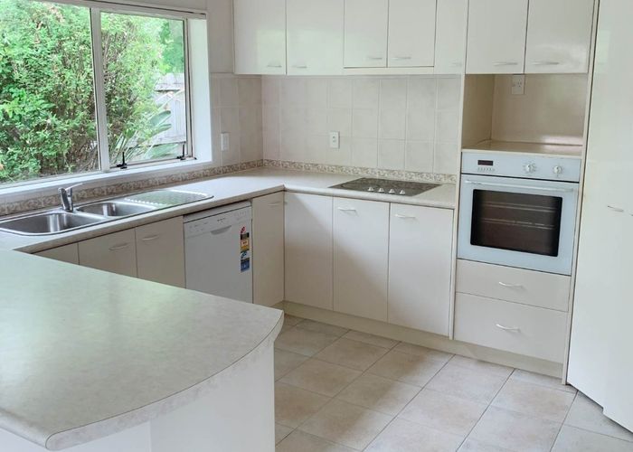  at 100A Golfland Drive, Golflands, Manukau City, Auckland