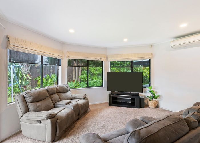 at 7 Robina Court, Burswood, Auckland