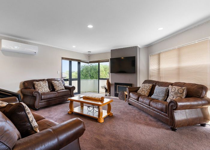 at 8 Chiania Place, Somerville, Manukau City, Auckland