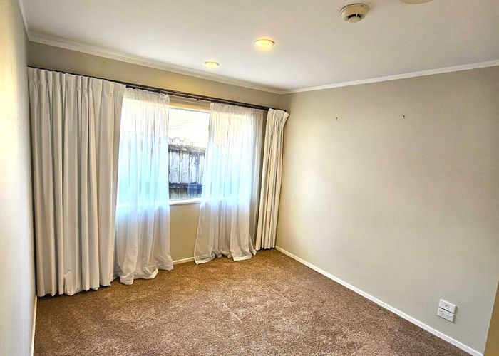  at 5 Aspatria Place, Northpark, Manukau City, Auckland