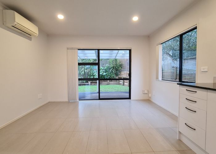  at 3 Atlantis Place, Totara Vale, Auckland