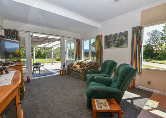  at 258 High Street North, Carterton