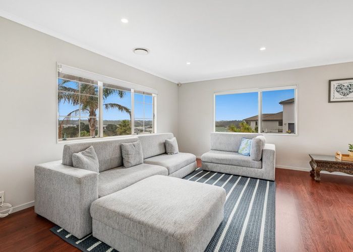  at 32 Canary Place, Unsworth Heights, North Shore City, Auckland