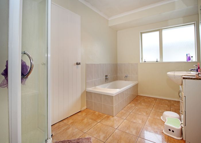  at 9 Cambrian Crescent, Flat Bush, Auckland