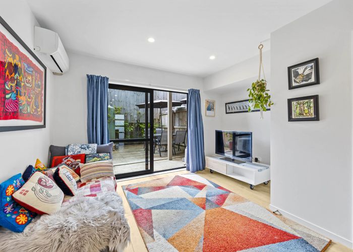  at 3/6 South Pacific Place, Henderson, Waitakere City, Auckland
