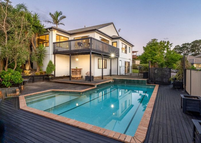  at 9 Owenbeg Rise, Dannemora, Auckland