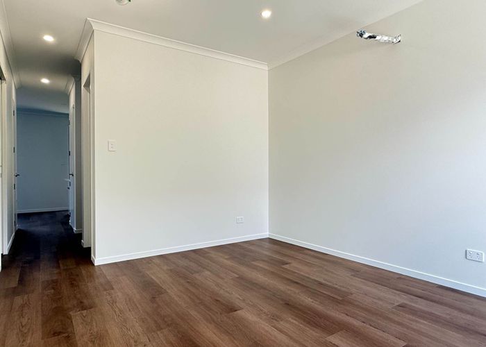  at 4/28 Pinedale Place, Henderson, Waitakere City, Auckland