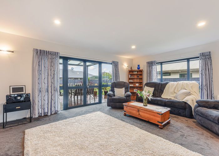  at 7 Maple Crescent, Richmond