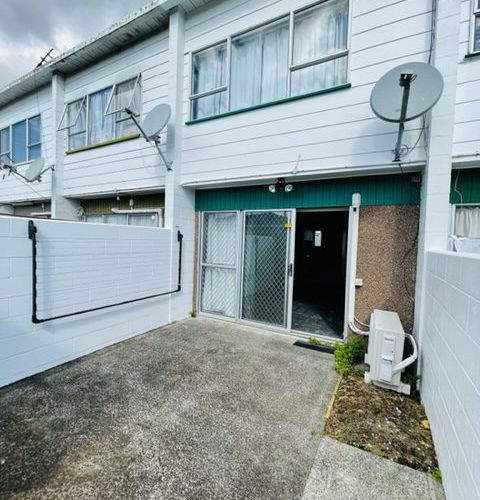  at 1 Bendale Place, Papatoetoe, Auckland
