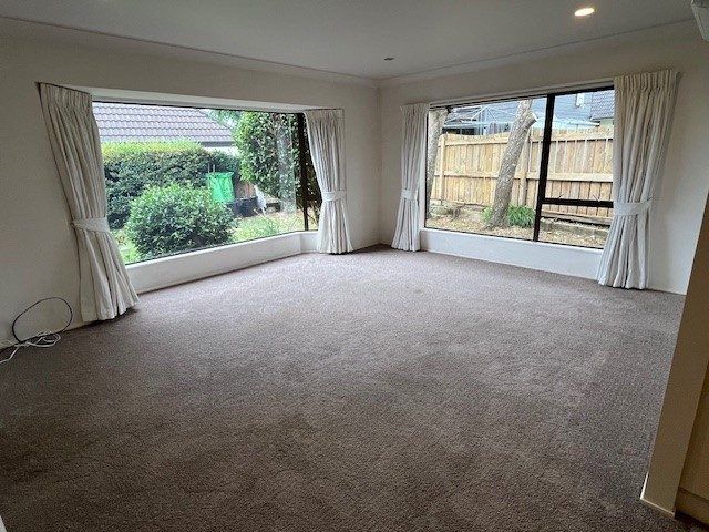  at 2/31 Crescent Hills Court, Northpark, Manukau City, Auckland