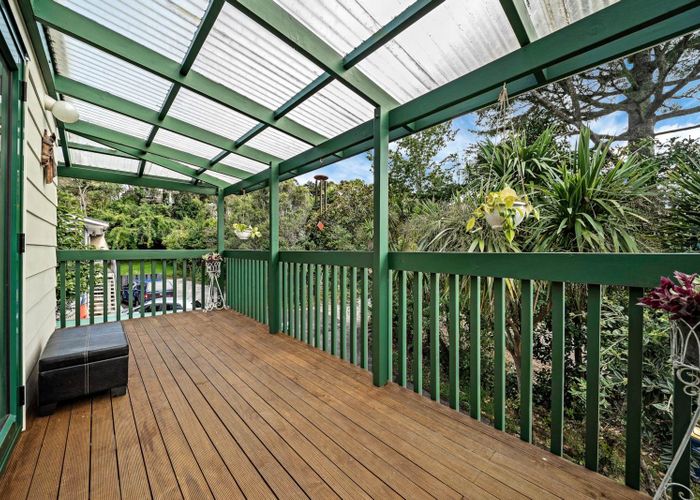  at 1/11 De Val Drive, Titirangi, Waitakere City, Auckland