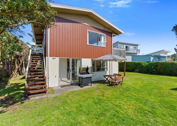  at 70 William Street, Waikanae Beach, Waikanae
