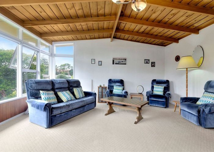  at 6 Alwyn Avenue, Te Atatu South, Auckland