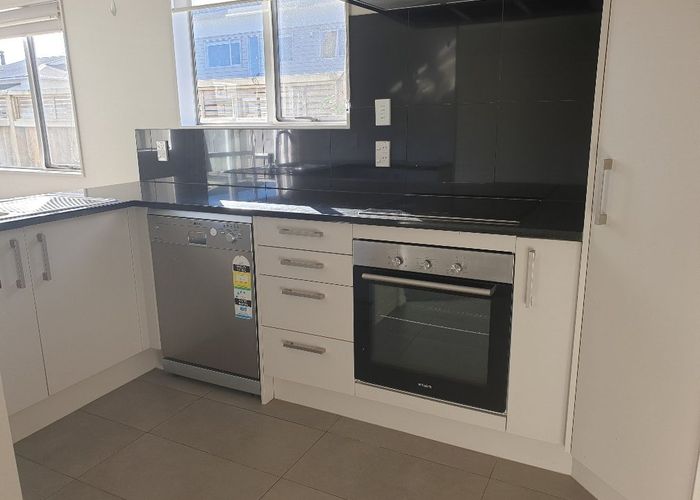  at 18/45a Swanson Road, Henderson, Waitakere City, Auckland