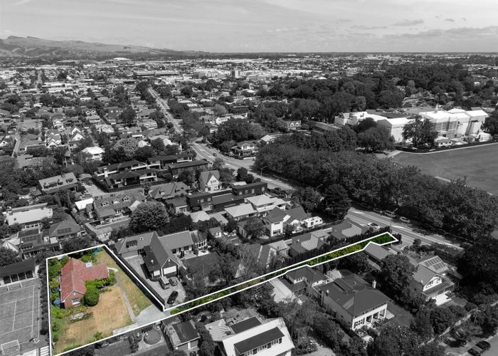  at 86 Straven Road, Fendalton, Christchurch