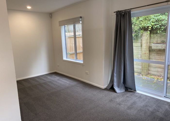 For rent 13F/30 John Jennings Drive, Oteha, North Shore City