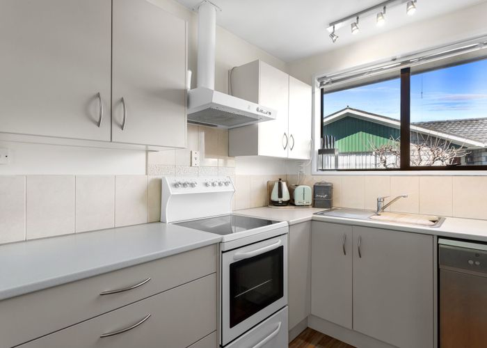 at 1/202 Grimseys Road, Redwood, Christchurch City, Canterbury