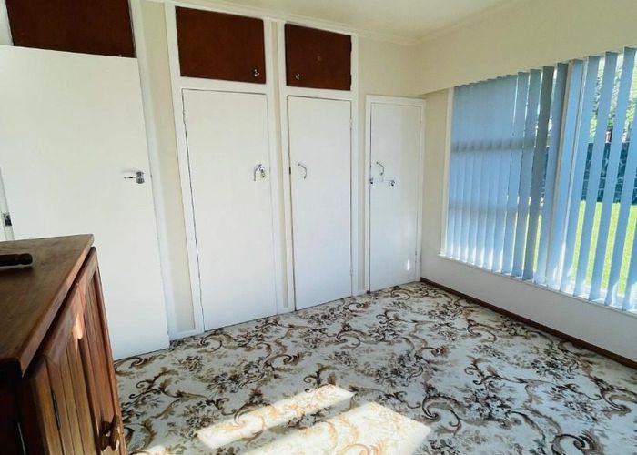  at 31 Te Atatu Road, Te Atatu South, Waitakere City, Auckland