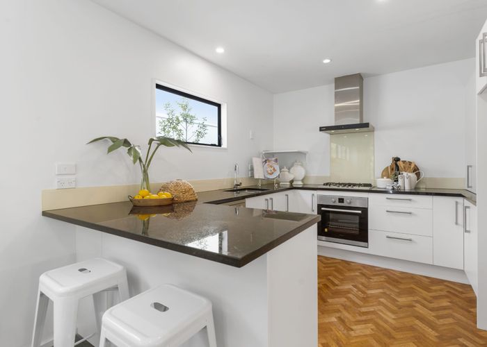  at 5/12 Herons Way, Northcote, Auckland