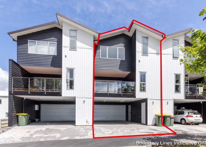  at 2/14 Hammond Street, Hamilton Central, Hamilton