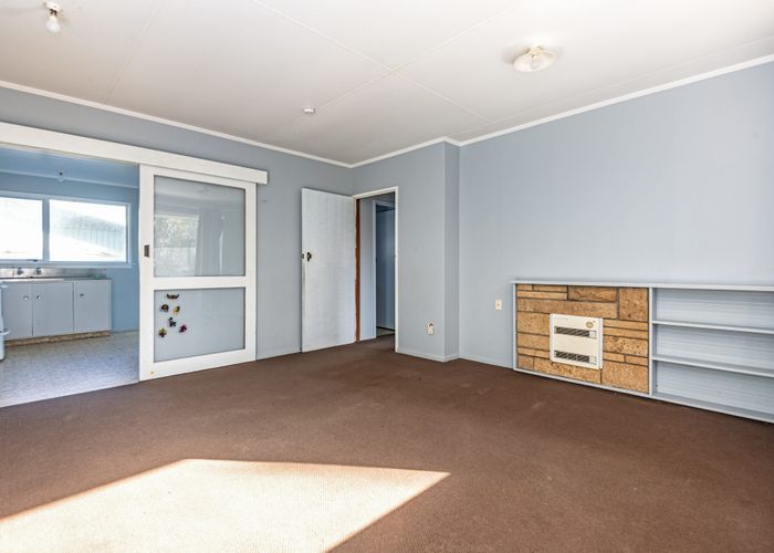  at 2/302 Tremaine Avenue, Takaro, Palmerston North, Manawatu / Whanganui