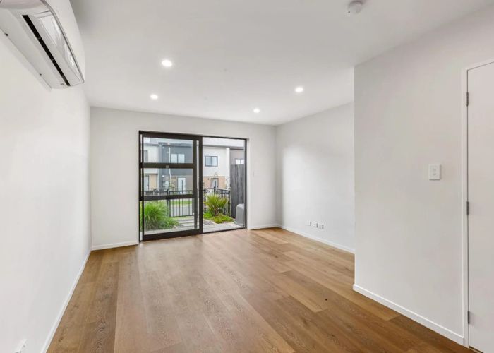  at 323 Glengarry Road, Glen Eden, Waitakere City, Auckland
